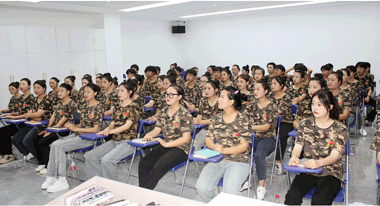 恰同學(xué)少年，風(fēng)華正茂